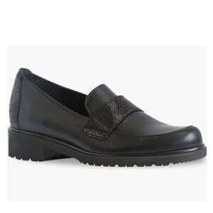 New Munro Geena Black Leather Loafers Slip On $210 Sz 9.5 narrow